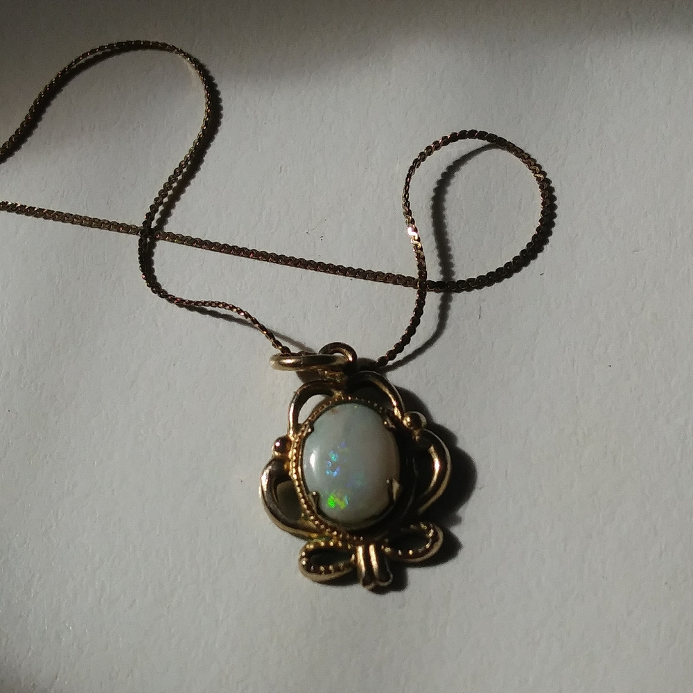 Elegant 12kt Gold Filled Opal Pendant Necklace - Picture 2 of 5